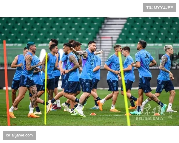 赛前踩场：巴黎全队状态轻松，进行定位球专项训练